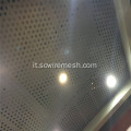 Soffitto in metallo traforato con foro rotondo rivestito grigio